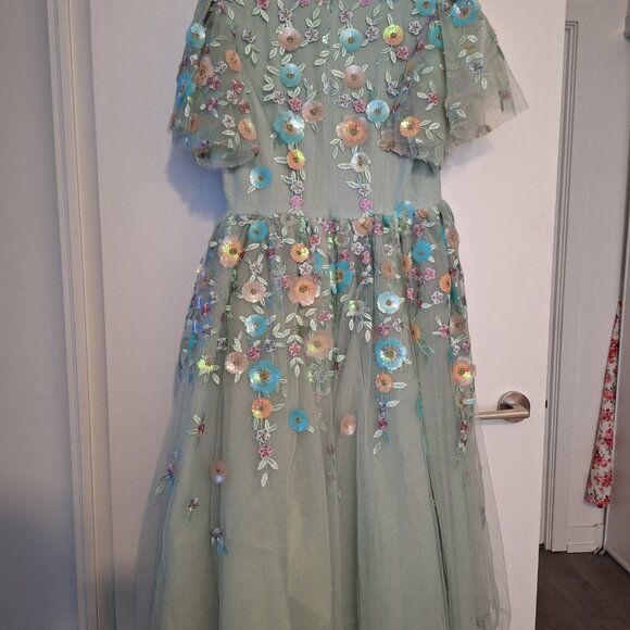 JessaKae Green A-line Midi Dress with V-neck and Short Sleeves for Wedding Guest - Picture 3 of 7